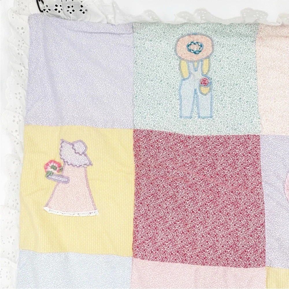 Vintage Handmade Baby Quilt Blanket with Eyelet Trim Approx 43